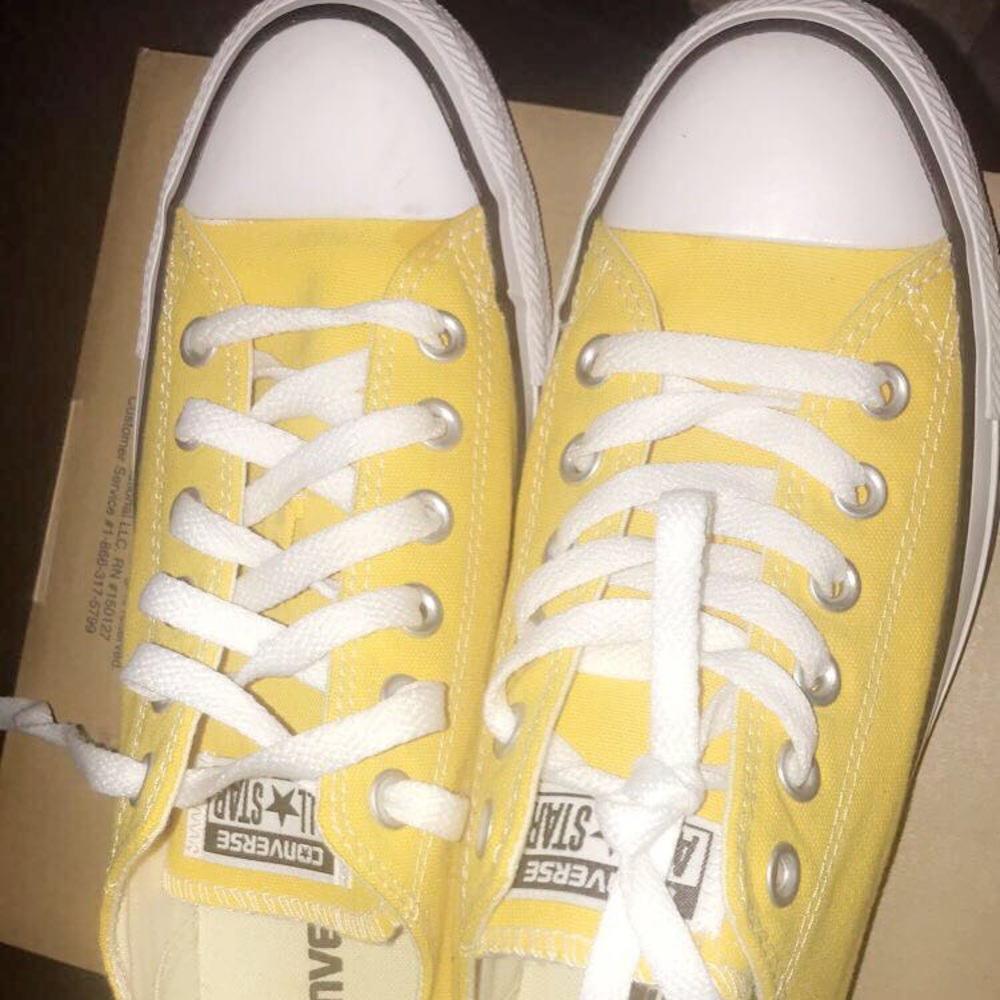 Women yellow converses